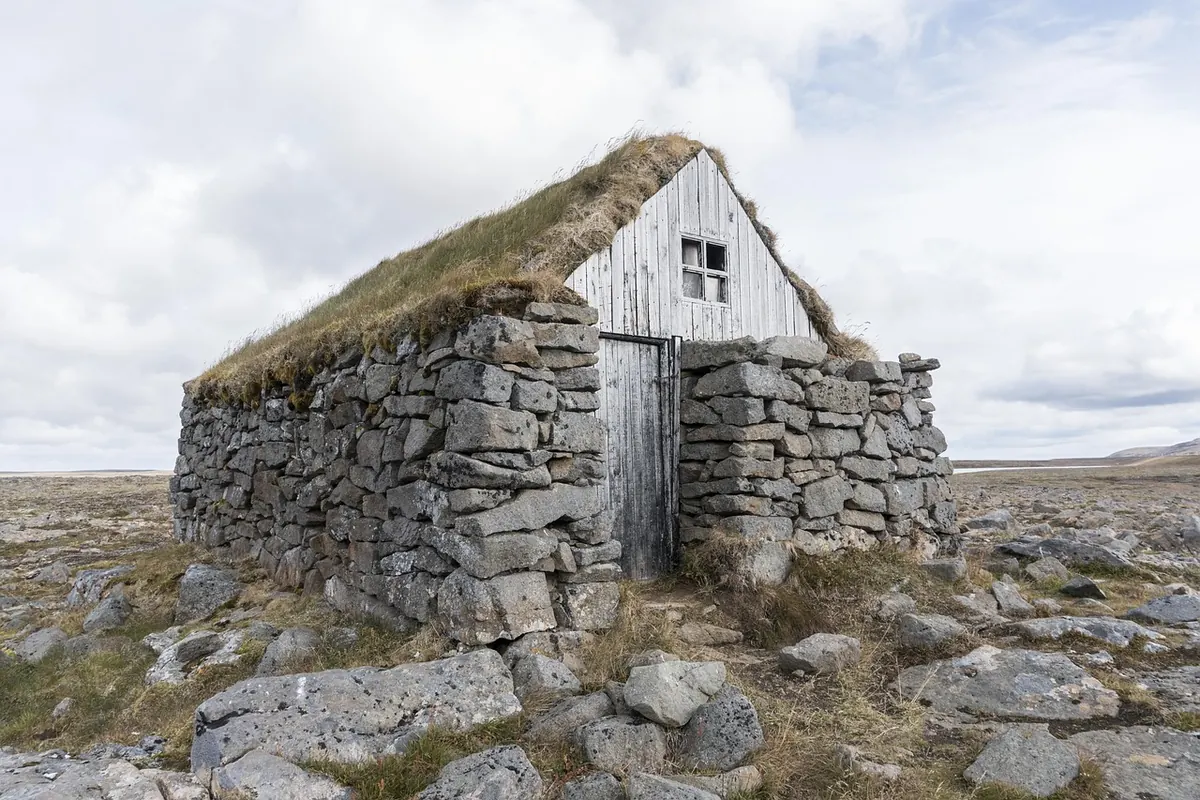 What Is a Mansard Roof? A UK Homeowner's Explainer